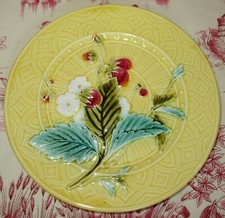 ANTIQUE FRENCH SARREGUEMINES  MAJOLICA  PLATE  WITH STRAWBERRIES