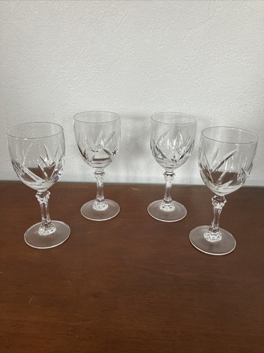 Anciennes verres vin en - anciennes, a