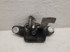 Système attache capot moteur