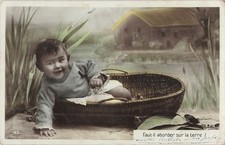 CP BEBE DANS PANIER SUR EAU -