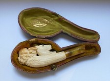 ANCIENNE PIPE ZOOMORPHE CHAMOIS EN ECUME ET AMBRE RUSSE AVEC ETUI A RESTAURER