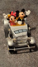 VOITURE DISNEYLAND RESORT PARIS  10 CM LG MICKEY ET MINNIE MOUSE GRAND MARSHALL 
