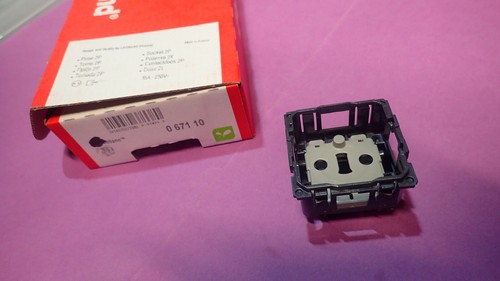 Legrand céliane 67110 671 - ou,