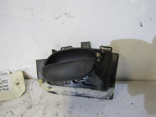 Poignee interieur avant droit