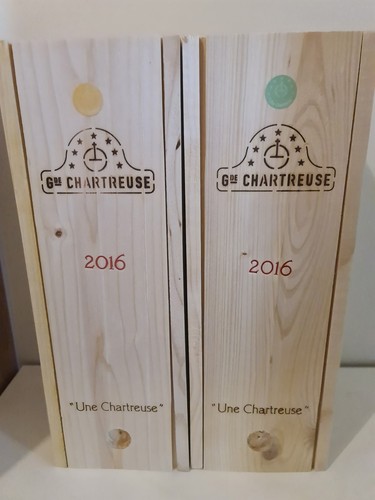 Paire une chartreuse - une,