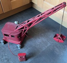 Ancienne Grue de chantier en métal