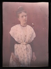 AUTOCHROME (9x12) Portrait, Femme rousse. Arlésienne,  costume d'Arles, éventail