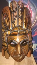 masque en bois représentant