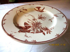 FAIENCE DE GIEN -Ancien compotier plat coupe  sur piédouche OISEAUX MOUCHES -1/2