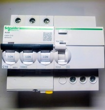 Disjoncteur Schneider A9F84316