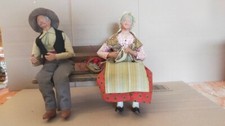 SANTON - Couple assis sur un banc (25 cm réel)