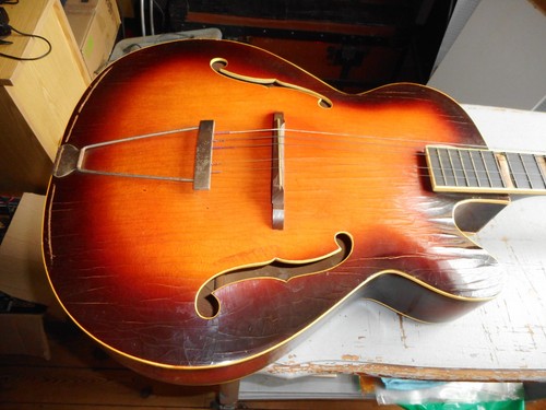 Guitare acoustique couesnon - ,