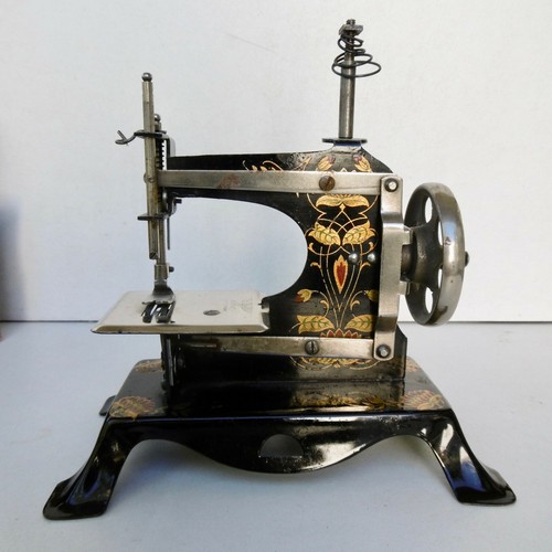 Petite machine coudre - machine, a