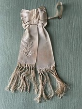 petit brassard ancien de communion écru/ brodé (ref G75)