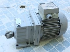 Lenze DERAXX 071-12 moteur triphasé 0,25 kW réducteur GST04-1MVBR071-12 i=5,667