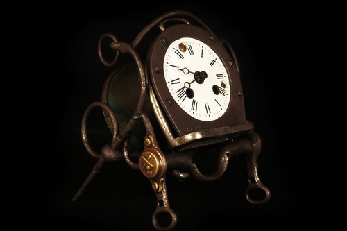 étonnante pendulette - Étonnante,