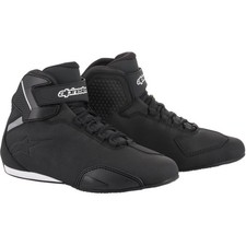 Paire chaussure montante