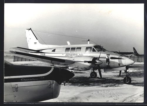 Photographie avion bimoteur - , à