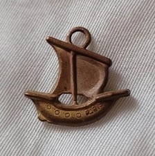 ANCIEN BIJOU PENDENTIF BATEAU VOILIER CUIVRE PARIS # D1