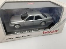 mercedes benz E 320 limousne gris métal 1/43 herpa .