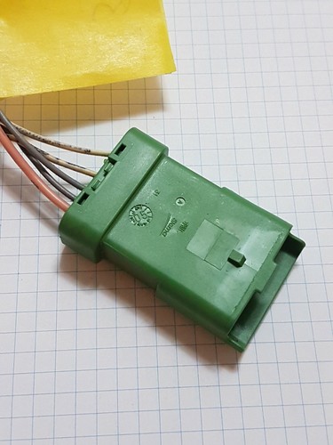 Connecteur sous volant