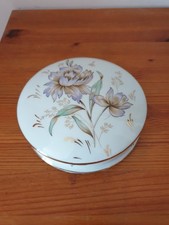 Belle bonbonnière en porcelaine de Limoges signée C.I.D. Motifs floraux 5x16 cm