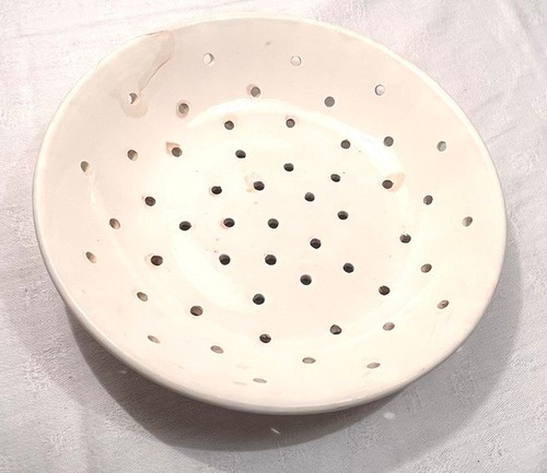 Assiette calotte faisselle