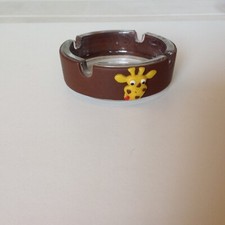 ANCIEN CENDRIER PUBLICITAIRE "GIRAFE" 8,7 cm de diamètre - en VERRE et FAUX CUIR