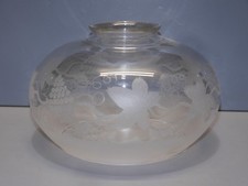 - ANCIEN GLOBE POUR LAMPE ou SUSPENSION EN VERRE INCOLORE Décor GRAPPES RAISIN D