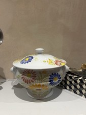 Grande soupière signée