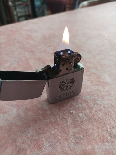 Rare briquet essence - essence, zippo