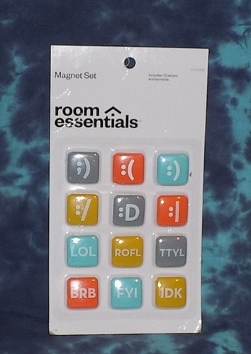 Room essentials magnet set - room,