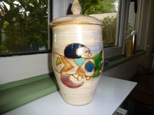 Un grand pot à couvercle en céramique   de Marie Christine   TREINEN