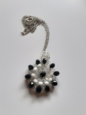 Joli pendentif noir/blanc perles Swarovski + chaine fantaisie 