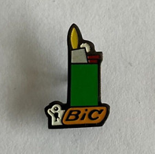 55 - Pin's BRIQUET BIC