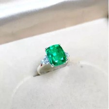 Bague de mariage émeraude