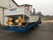 Pousseur fluvial, état neuf, 238 heures de marche.