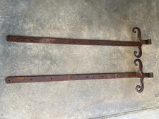 Anciennes pentures moustache 104,5 cm env. en fer forgé, ferrures charnières