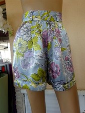 SHORT D ETE SATIN FLUIDE BLEU CIEL FLEURIE JAUNE & ROSE TAILLE HAUTE  34/36 NEUF