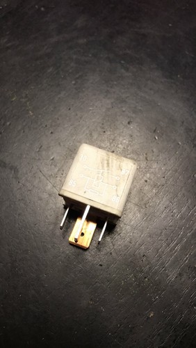 Saab 9000 900 - 900, relay
