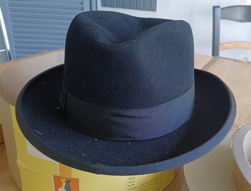 Chapeau feutre neuf - en,