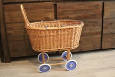 Ancienne Poussette de Poupée en Bois et en Osier Vintage
