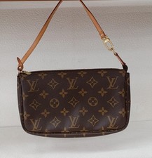 LOUIS VUITTON Pochette