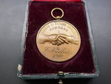 médaille,symbole franc macon,main de confiance,1908,voyageurs de commerce,P 27g