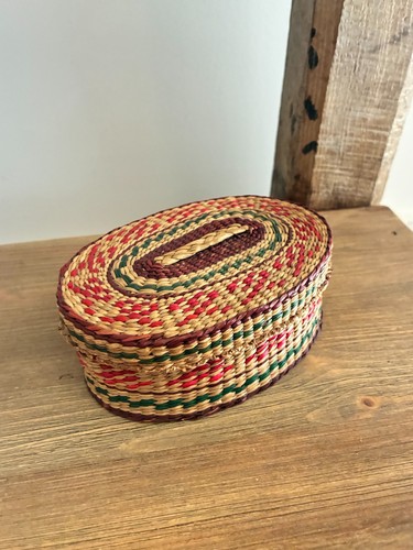 Ancienne petite boîte ovale