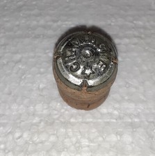 ANCIEN BOUCHON CHAMPAGNE AVEC SA CAPSULE. TAMPON SUR LE LIEGE CHAMPAGNE MERCIER