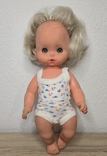 Jolie poupée plastique