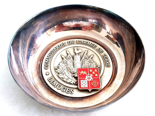 Une coupelle militaire - , "