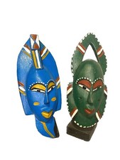 2 masques en bois camerounais
