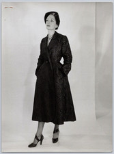 1960's Mode Femme au long manteau Haute Couture Photo Vintage Fashion Moda Foto